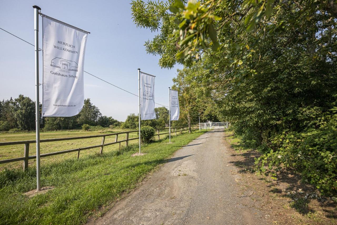 Ruhig Und Idyllische Lage, Strandnah, Gratis Nutzung Vom Ahoi Erlebnisbad Und Sauna In Sellin - Gutshaus Silvitz Fewo 02 Διαμέρισμα Bergen Auf Rugen Εξωτερικό φωτογραφία