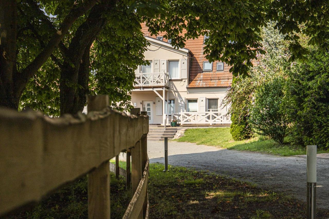 Ruhig Und Idyllische Lage, Strandnah, Gratis Nutzung Vom Ahoi Erlebnisbad Und Sauna In Sellin - Gutshaus Silvitz Fewo 02 Διαμέρισμα Bergen Auf Rugen Εξωτερικό φωτογραφία